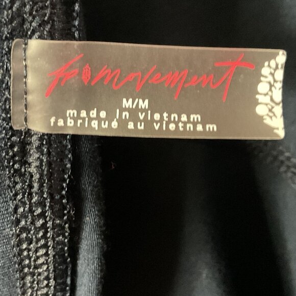 NWOT Free People Movement High Rise Slim Biker Fit Shorts, size medium, Navy blu - Picture 7 of 14